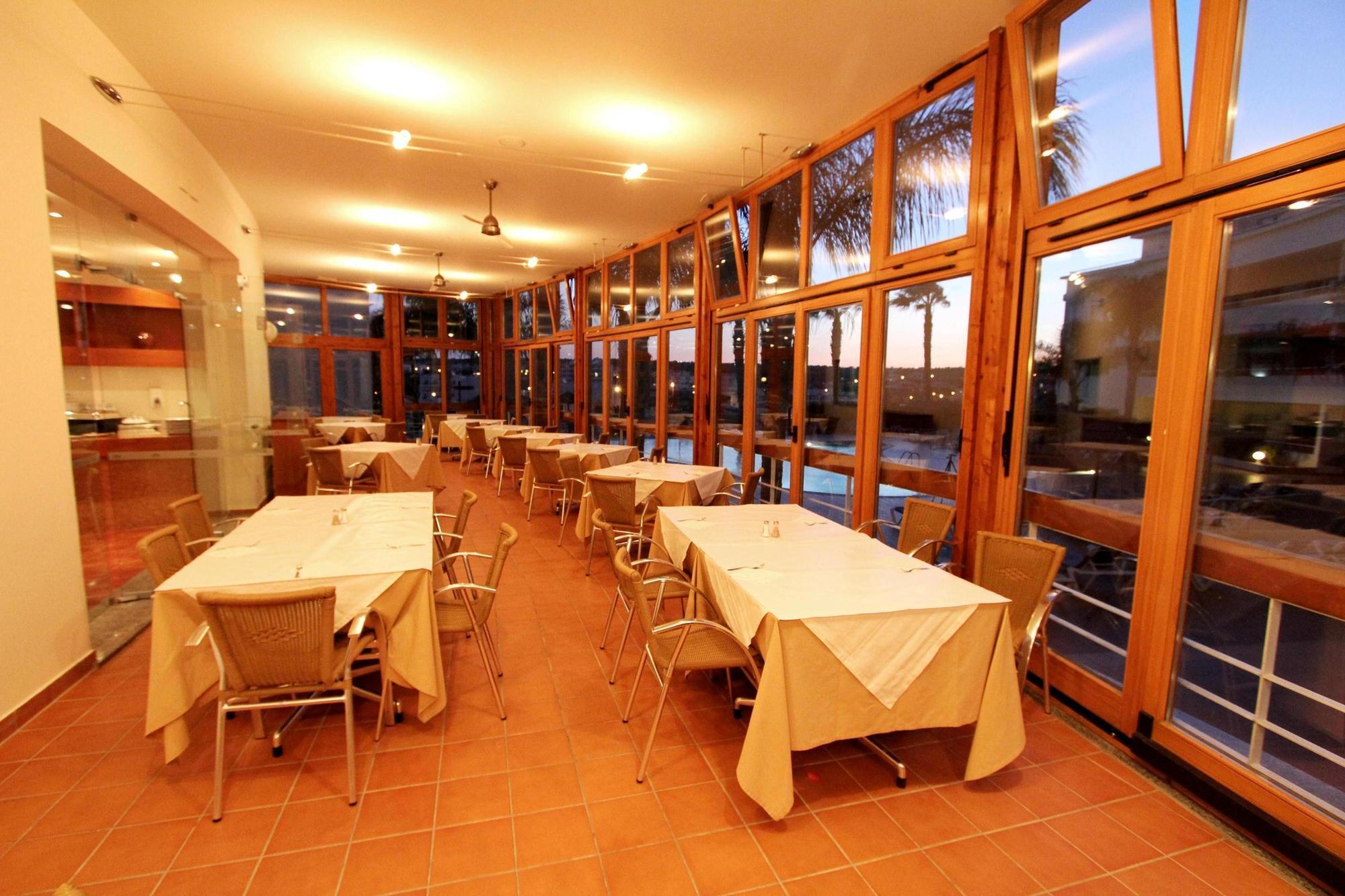 Vila Mos - Beach Resort Lagos Restoran gambar